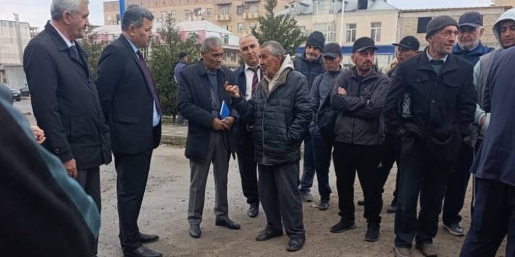 Вохӯрии навбатӣ бо шаҳрвандони корҷӯй ва муҳоҷирони ба ватан бозгашта дар маҳаллаи Борбади шаҳри Кӯлоб