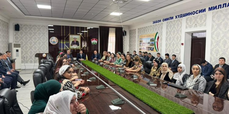 Таҷлили Рӯзи Модар дар Хадамоти муҳоҷират