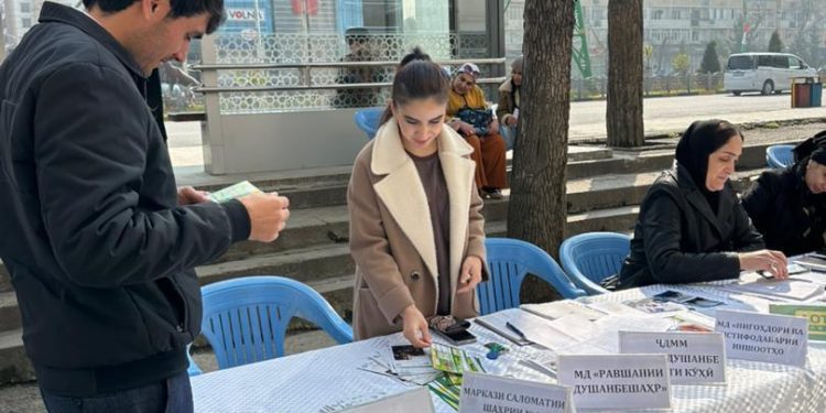 Ярмаркаи ҷойҳои нави корӣ ва вазифаҳои озод дар назди Маркази савдои Гулистони шаҳри Душанбе