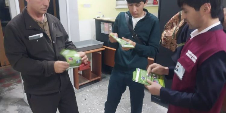 Дружеская беседа с трудовыми мигрантами и членами их семей