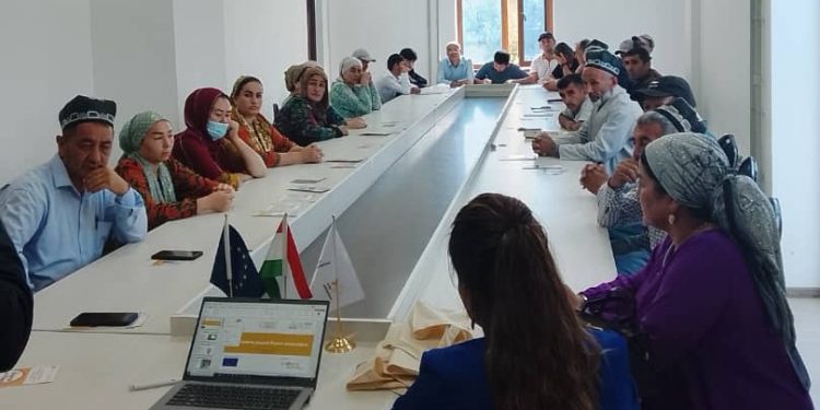 Плодотворная встреча с трудовыми мигрантами и членами их семей в  Дангаринском районе