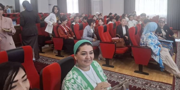 Мулоқот бо фаъолзанон дар шаҳри Хуҷанд