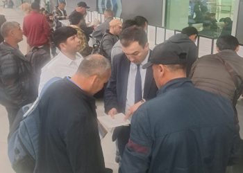 Идомаи суҳбату вохӯрӣ бо муҳоҷирони меҳнатӣ дар “Фурудгоҳи байналмилалии шаҳри Душанбе”