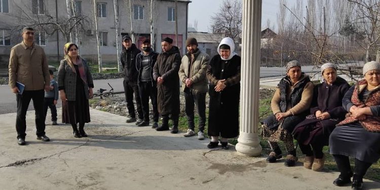 Вохӯриву суҳбатҳо бо сокинони Ҷамоати деҳоти Гулхонаи ноҳияи Ҷаббор Расулов