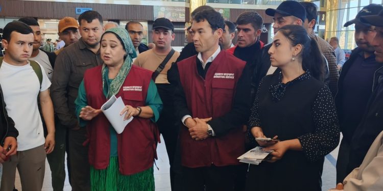 Ба муҳоҷирони меҳнатӣ  пеш аз сафар маслиҳатҳои муфид дода шуд