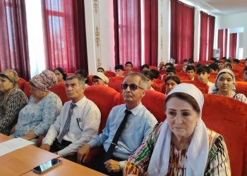 Мулоқоти судманд бо омӯзгорон ва хонандагони Литсейи касбии шаҳри Левакант