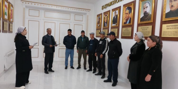 Своевременная встреча с сотрудниками сельского джамоата Лоик Шерали