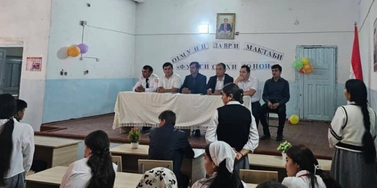 Своевременная встреча с учителями и учениками района Н. Хусрав