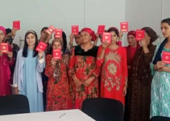 Дар ноҳияи Варзоб муҳоҷирони бозгашта ва шаҳрвандони бешуғл ба касбомӯзӣ фаро гирифта шуданд