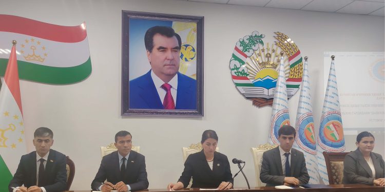 Варзоб: Конфронси ноҳиявӣ таҳти унвони “Ҳар қатраи об-як қадами зиндагӣ”