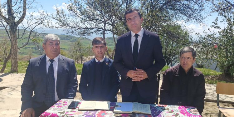 Плодотворная встреча с жителями Варзобского района