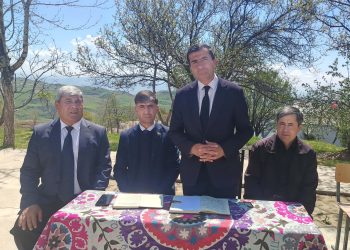 Вохӯрии судманд бо сокинони ноҳияи Варзоб