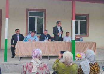 Вохӯрии судманд бо волидайн, омӯзгорону хонандагони Ҷамоати деҳоти Ватани ноҳияи Фархор