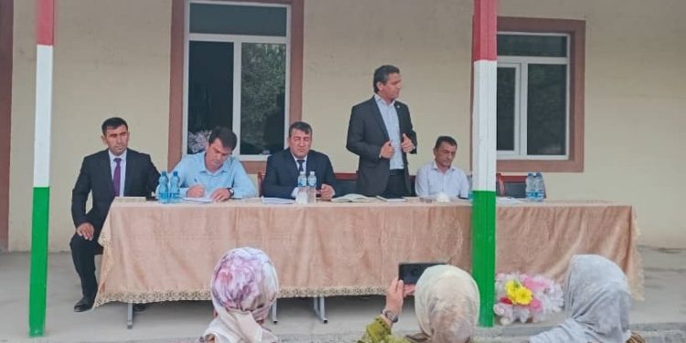 Состоялась плодотворная встреча с родителями, учителями и учениками сельского джамоата Ватан Фархорского района