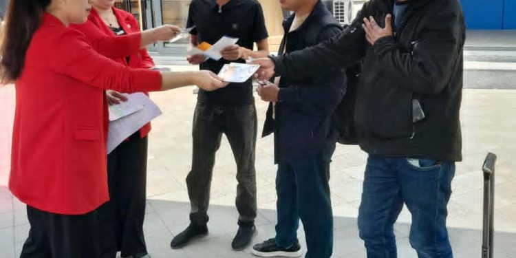 Суҳбату вохӯриҳои иттилоотӣ бо муҳоҷирони меҳнатӣ дар “Фурудгоҳи байналмилалии шаҳри Душанбе”