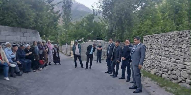 Суҳбату вохӯрӣ бо сокинони деҳаҳои Хумбивар ва Даштаки Ҷамоати деҳоти Қалъаихуми ноҳияи Дарвоз