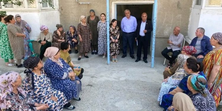 Вохӯрии саривақтӣ бо сокинони маҳаллаи К.Хуҷандӣ шаҳри Конибодом