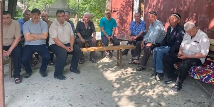 Вохӯрии судманд бо сокинони маҳаллаи Ҷура Бобоеви шаҳри Конибодом
