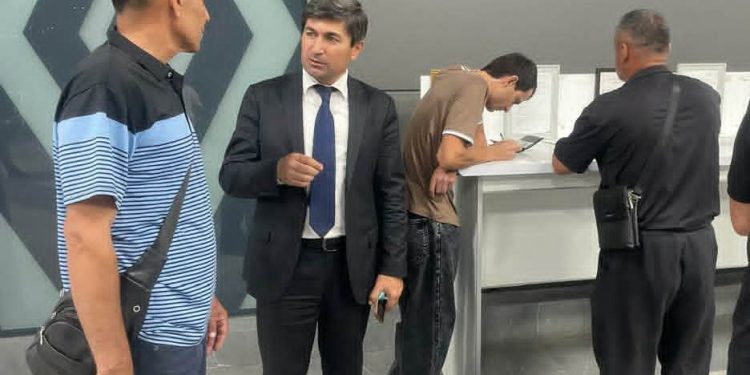 В “Международном аэропорту города Душанбе” продолжаются беседы и встречи с гражданами – трудовыми мигрантами