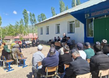 Встреча с родителями учеников и учителями в Файзободском районе