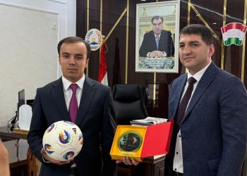 Ташкилоти ибтидоии ҳизбии “Муҳоҷир”-ро бахшида ба “Рӯзи ҷаҳонии футбол” дар тарҳи махсус бо рамзи футбол тақдим намуданд
