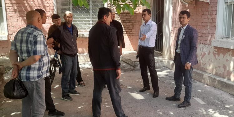 Своевременная встреча с возвращающимися мигрантами в Зафарободском районе