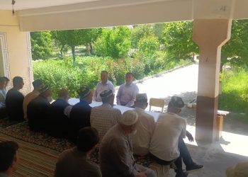 Встреча с жителями сельского джамоата Чоркух города Исфары