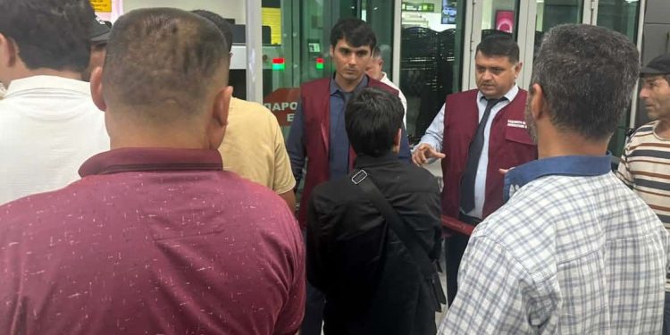 Вохӯрии судманд бо шаҳрвандон – муҳоҷирони меҳнатӣ дар “Фурудгоҳи байналмилалии шаҳри Душанбе”