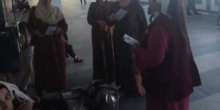Продолжение встречи с гражданами в “Международном аэропорту города Душанбе”