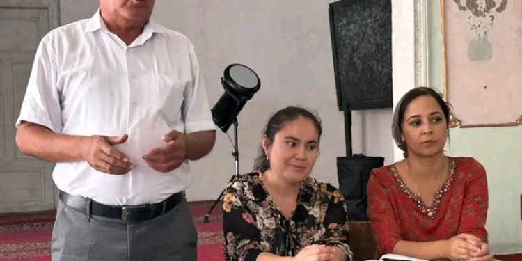Суҳбату вохӯрӣ бо сокинони маҳаллаи Ҳавзи баланди шаҳри Конибодом