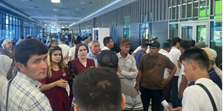 Очередная встреча с гражданами в “Международном аэропорту города Душанбе”