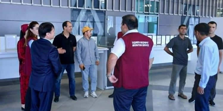 Корҳои фаҳмондадиҳӣ дар “Фурудгоҳи байналмилалии шаҳри Душанбе” бо маром идома дорад