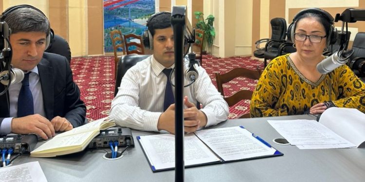 Иштироки кормандони Хадамоти муҳоҷират дар барномаи мустақими “Радиои Тоҷикистон”