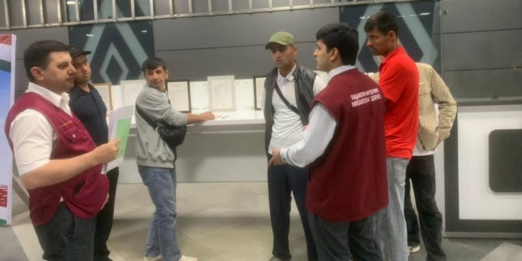 Плодотворная встреча с гражданами – трудовыми мигрантами в “Международном аэропорту города Душанбе”