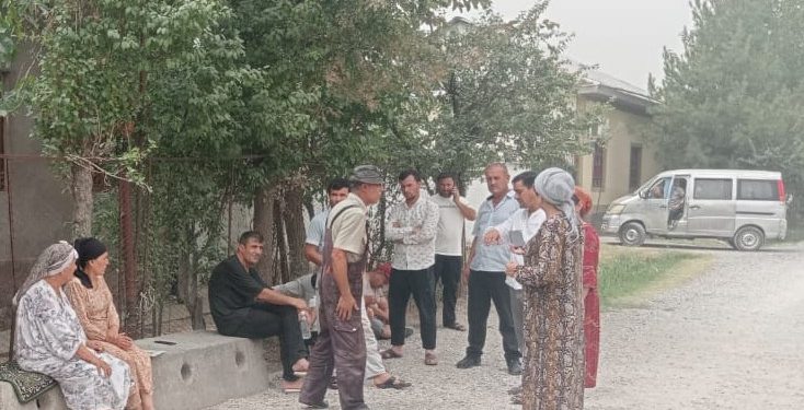 Вохӯрии судманд бо сокинони деҳаи Шаҳбури Ҷамоати деҳоти И. Шарифи ноҳияи Данғара