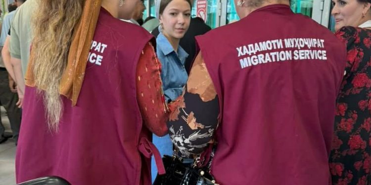 Идомаи вохӯриҳо бо шаҳрвандон дар “Фурудгоҳи байналмилалии шаҳри Душанбе”