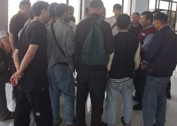 Беседы и встречи с гражданами в «Международном аэропорту Куляб»