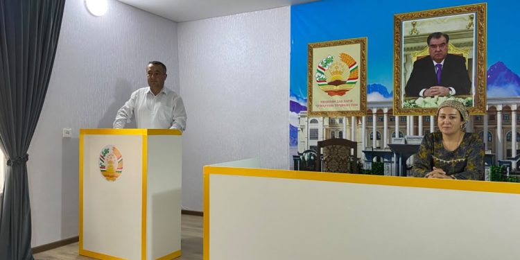 Встреча с активистами и жителями сельского джамоата Хонобод города Исфара