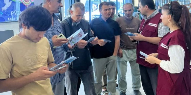 Плодотворная встреча с гражданами в «Международном аэропорту города Душанбе»
