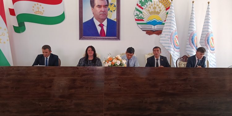 Вохӯрии муштарак бо сокинону фаъолони ноҳияи Варзоб