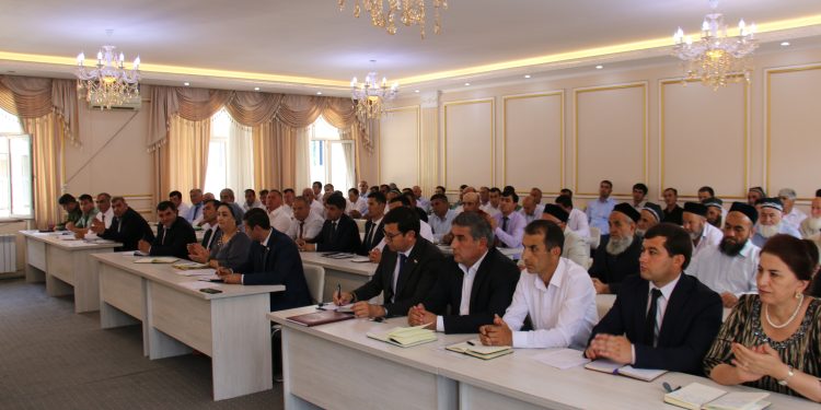 Вохӯрии раиси ноҳияи Варзоб бо фаъолони ноҳия доир ба пешвози 35-солагии Истиқлоли давлатии Ҷумҳурии Тоҷикистон