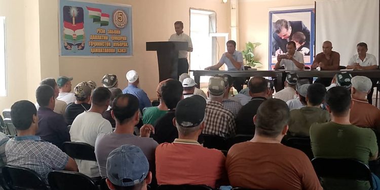 Суҳбату вохӯрӣ бо фаъолон ва сокинони деҳаи Ховарон Ҷамоати деҳоти Дарқади ноҳияи Фархор