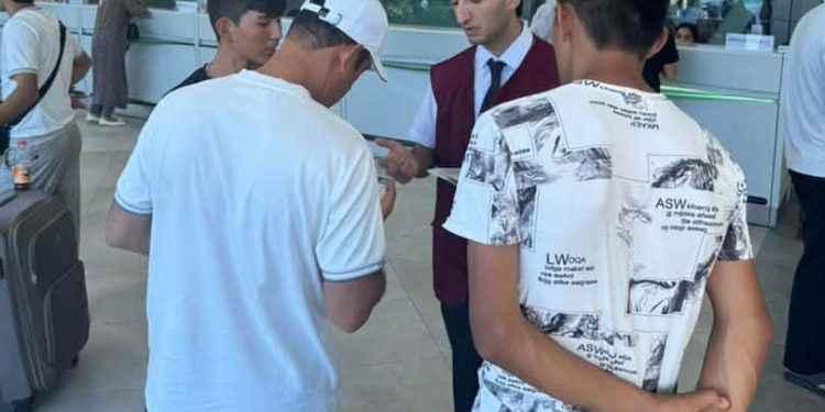 Плодотворная встреча с гражданами – трудовыми мигрантами в “Международном аэропорту города Душанбе”