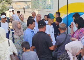 Продолжение беседы и встречи с гражданами в пассажирско-транспортном компании «Сорбон» в городе Худжанд