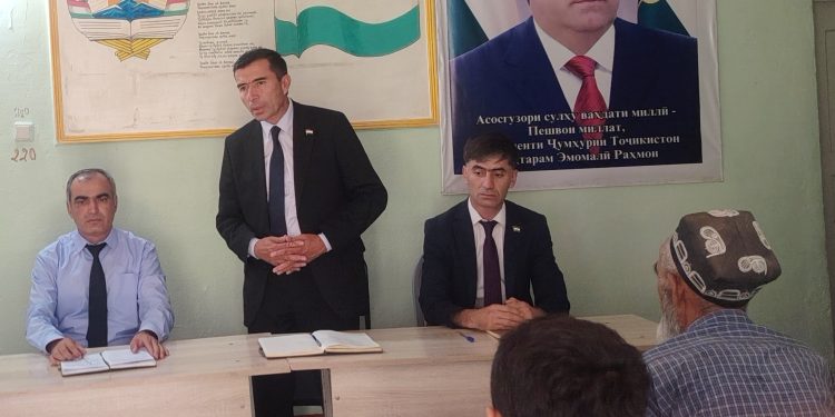 Идомаи корҳои фаҳмондадиҳӣ ва семинарҳо дар ноҳияи Варзоб