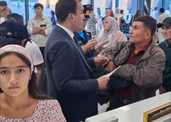Плодотворная встреча с гражданами в «Международном аэропорту города Душанбе»