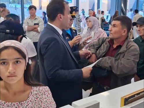 Плодотворная встреча с гражданами в «Международном аэропорту города Душанбе»