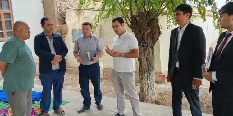 Вохурӣ бо сокинони деҳаи Зарнисори Ҷамоати деҳоти Ғазантарак