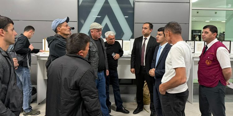 Очередная встреча с гражданами в “Международном аэропорту города Душанбе”