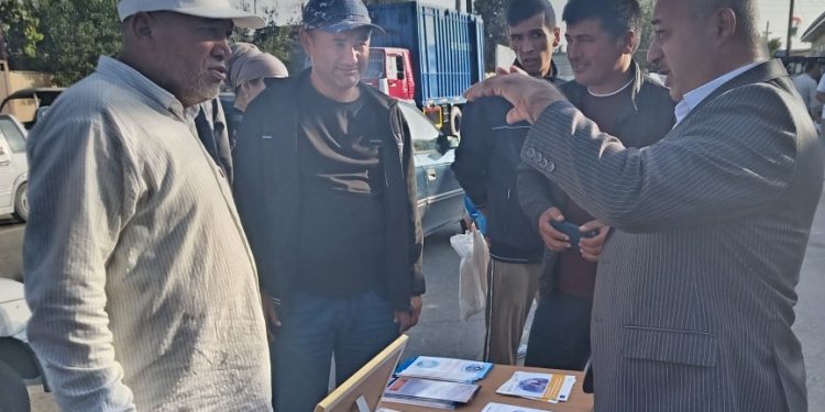 Идомаи суҳбату вохӯриҳо бо сокинони ноҳияи Шаҳринав